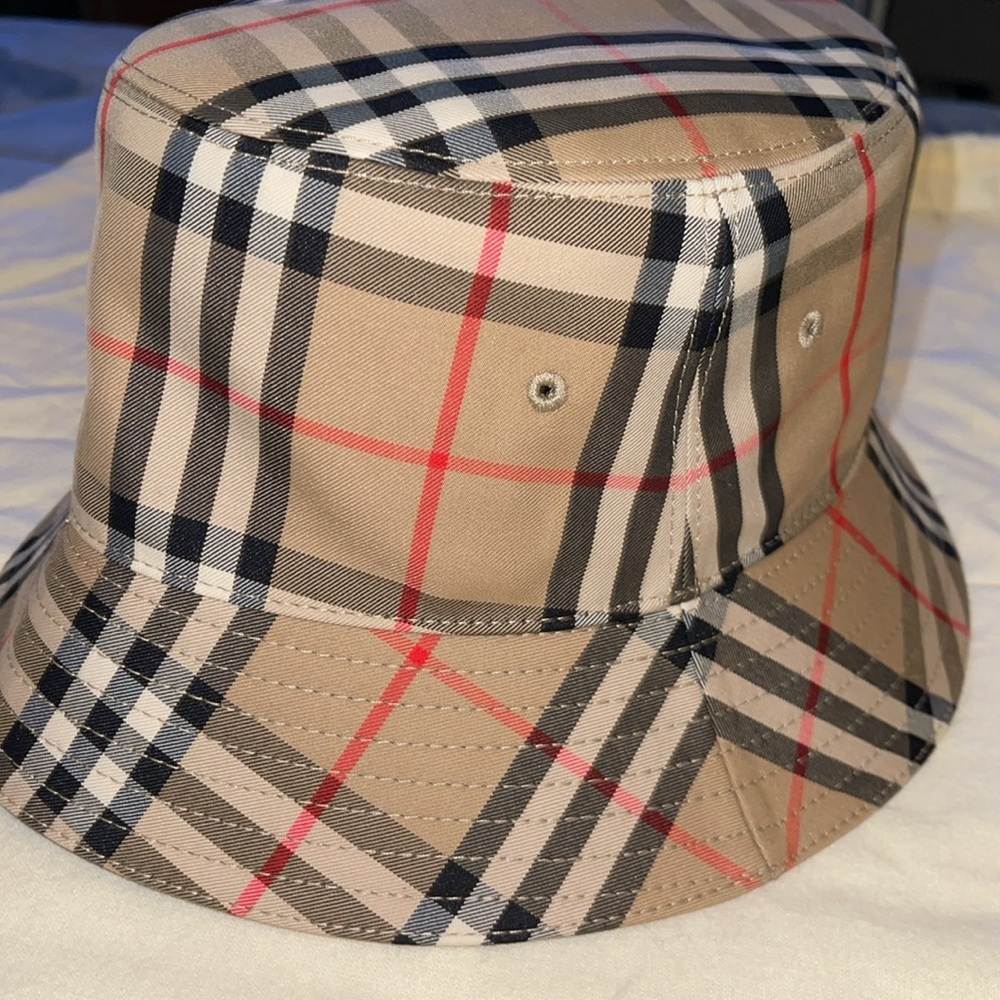 Preloved Burberry bucket hat pristine condition size is medium - Picture 6 of 10